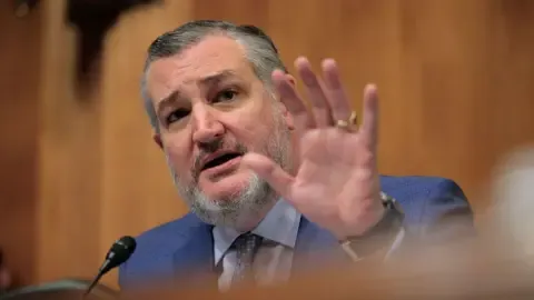 Senator Ted Cruz Likens US Media Regulator to ‘Mafioso’ on Jimmy Kimmel Program